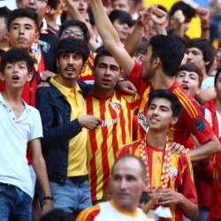 Stadyumda Maçı İzlerim.