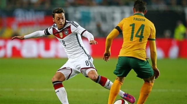 Mesut Özil-James Troisi Almanya-Avusturalya Maçı