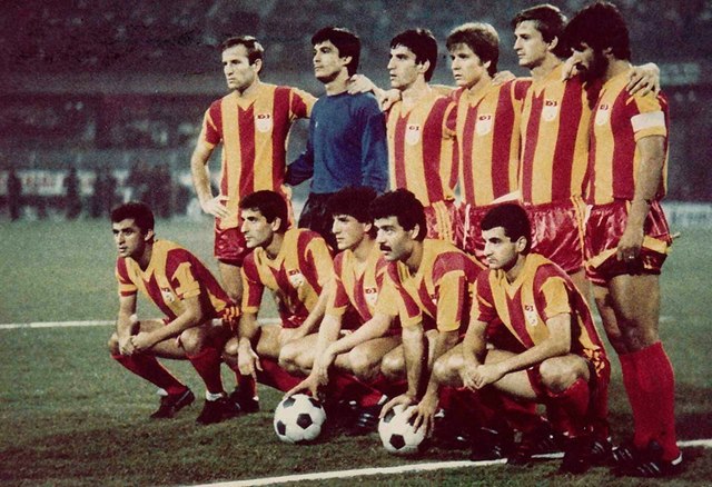 Galatasaray 1978-1980 Oturanların Ortasında Mustafa Dil