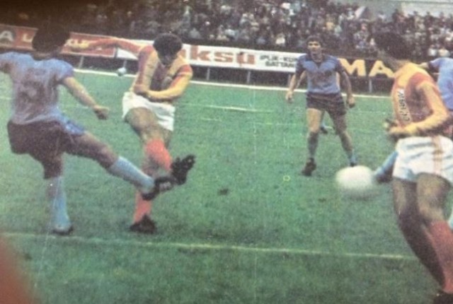 Mustafa Dil Galatasaray Forması ile Şutu Atan