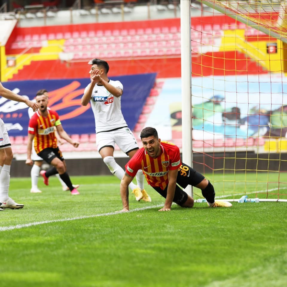 96 Daniel Avramovski