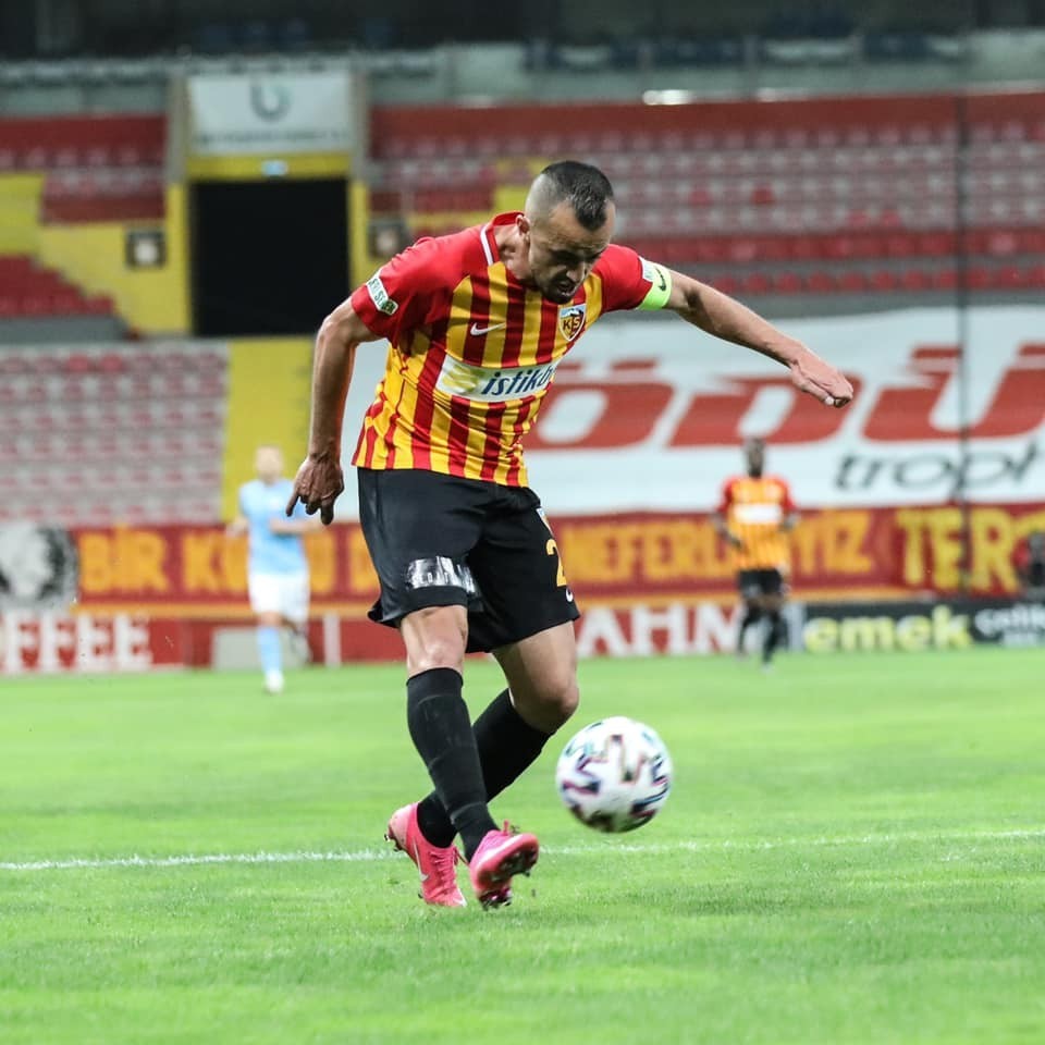 #23 İlhan Parlak