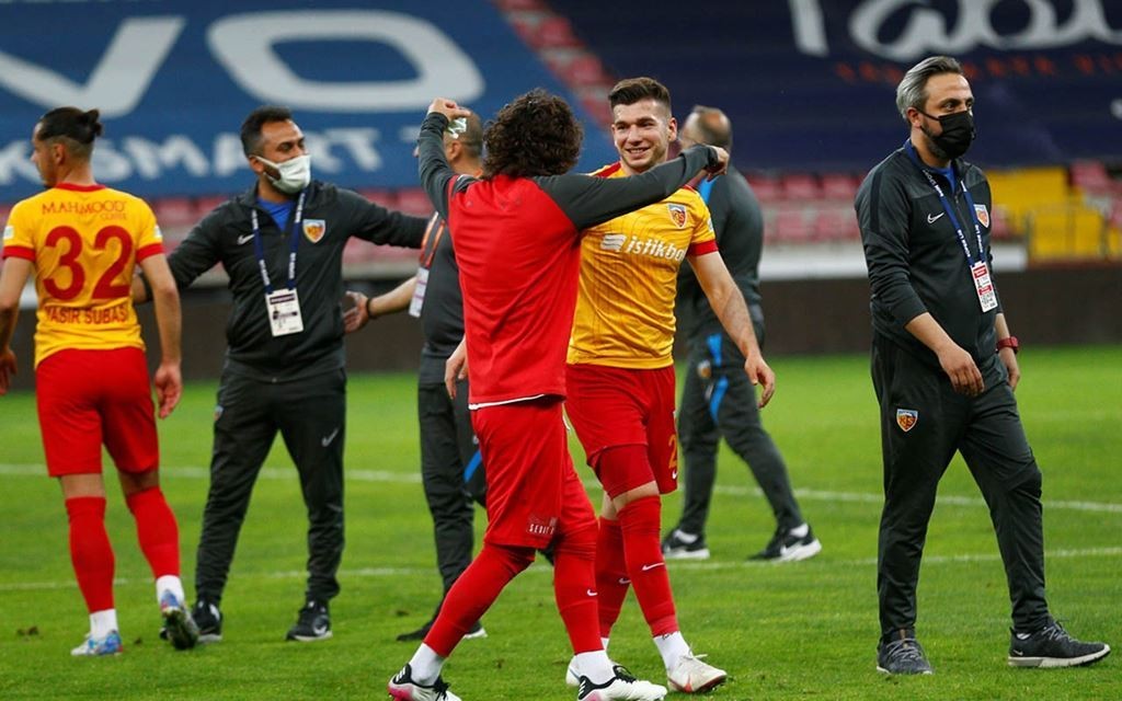 #2020-2021 Sezonu Ligde Kalmanın Verdiği Sevinç