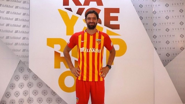 Kayserispor, Benoit Poulain'i gönderdi.