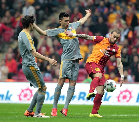 Alper Uludağ Sarı Kart Cezalısı Oldu.