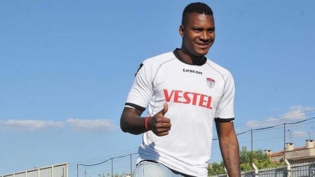 Aziza Makukula Manisaspor ile 3 Yıllık Anlaştı.