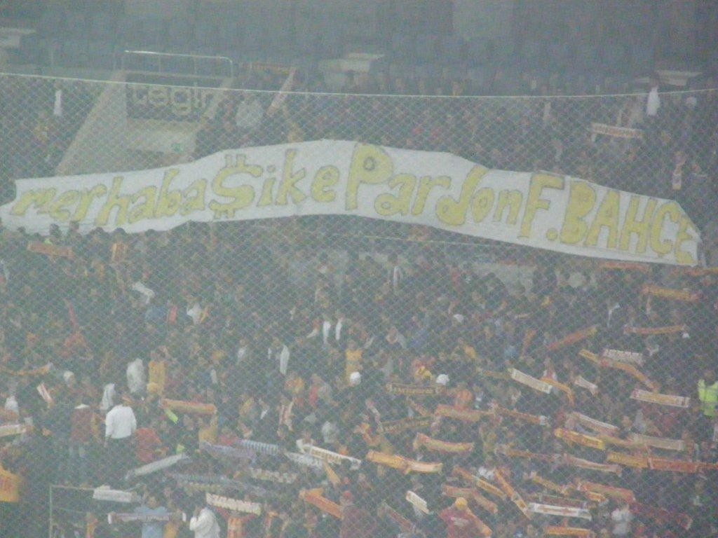 Kayserispor-Fenerbahçe Maçında Açılan Pankart