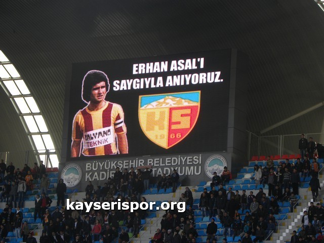 Maçtan Önce Erhan Asal İçin Saygı Duruşu Yapıldı.