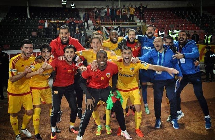 Kayserispor Futbolcuları Maç Sonu Sevinci