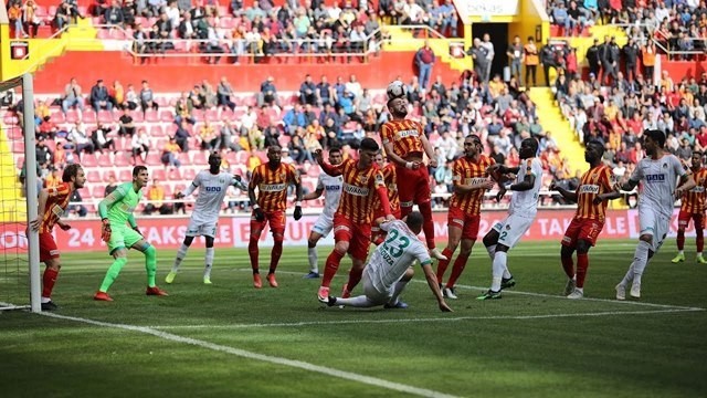 Futbol Terimleri Sözlüğü #17 Direkten Dönen Şut Nedir?