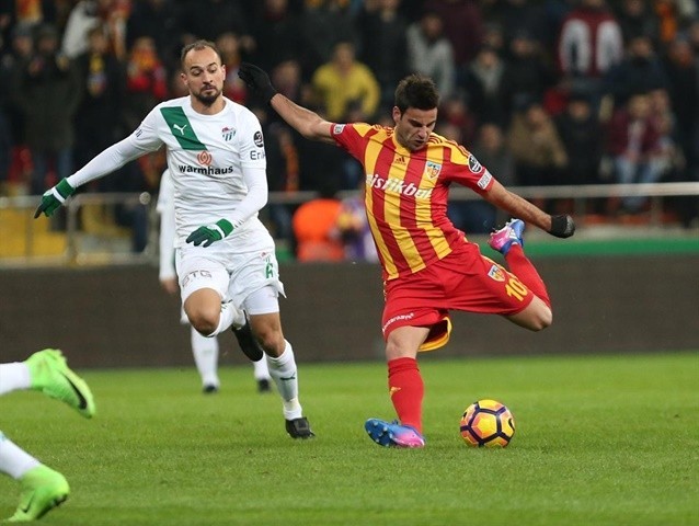 Futbol Terimleri Sözlüğü #5 Topu Uzaklaştırma Nedir?