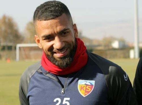 Lennon Eşinin Doğumu Nedeni ile Şehri Terk Etti.