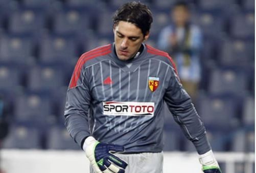 Kayserispor'lu Eski Kaleci Nicolas Navarro Futbolu Bırakıyor.