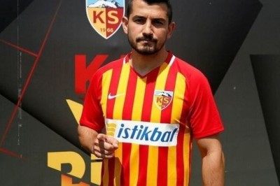 Kayserispor, Emrah Başsan ile 2 Yıllık Daha Sözleşmesini Uzattı.